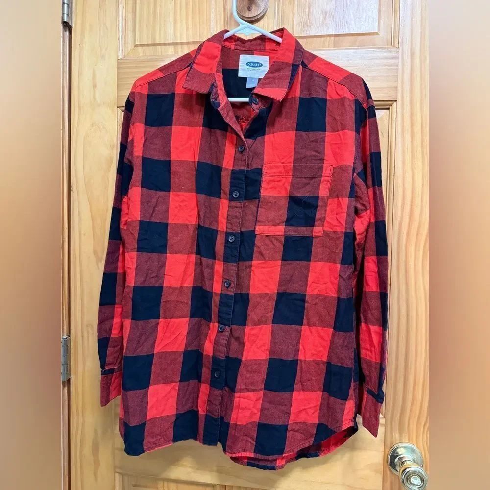 Old Navy size M red and black buffalo plaid button down shirt
